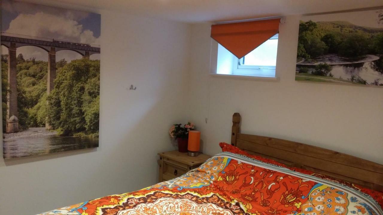 Apartamento Welsh Row House Llandegla Exterior foto