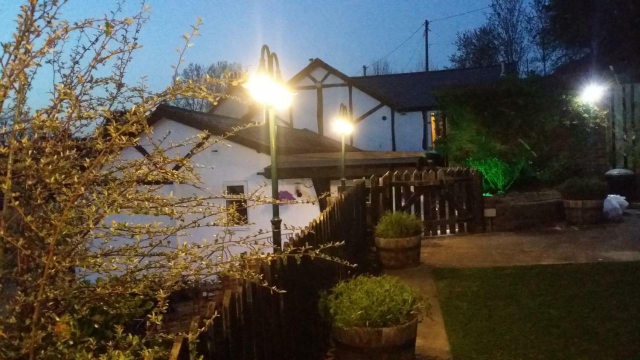 Apartamento Welsh Row House Llandegla Exterior foto